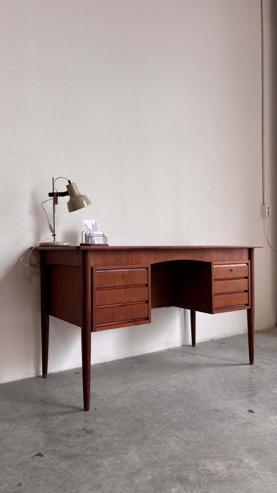 Image 1 of Bureau vintage danois (2 faces) Teck