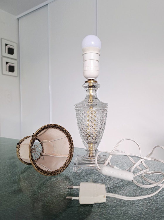 Image 1 of Lampe de table en verre taillé en diamant