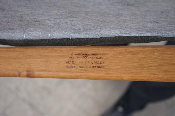 Image 1 of Hans J. Wegner W2 Stühle in Eiche für C.M. Madsen, 1960er Jahre. Satz von 2