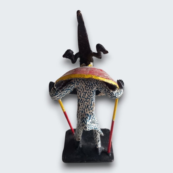 Image 1 of Ensemble de cinq statues figuratives africaines en métal peint à la main – têtes d'animaux – Afrique