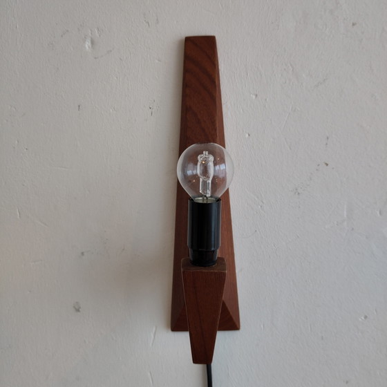 Image 1 of Dänische Teakholz-Wandlampe aus der Mitte des 20. Jahrhunderts