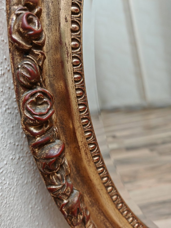 Image 1 of Ovale spiegel met houten lijst, goud uit een nalatenschap