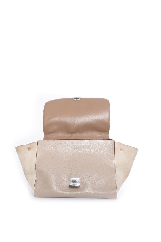Image 1 of Borsa Celine modello Trapeze, color beige.