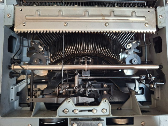 Image 1 of Remington Travel-Riter Deluxe (années 1960) + Documentation originale