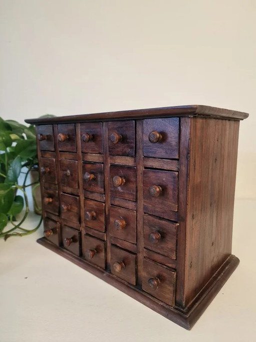 Vintage wooden apothecary cabinet / miniature chest of drawers (20 drawers) – Beautiful table model!