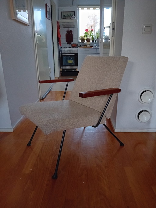 3 fauteuils et un tabouret du designer Cordemeyer de Gispen