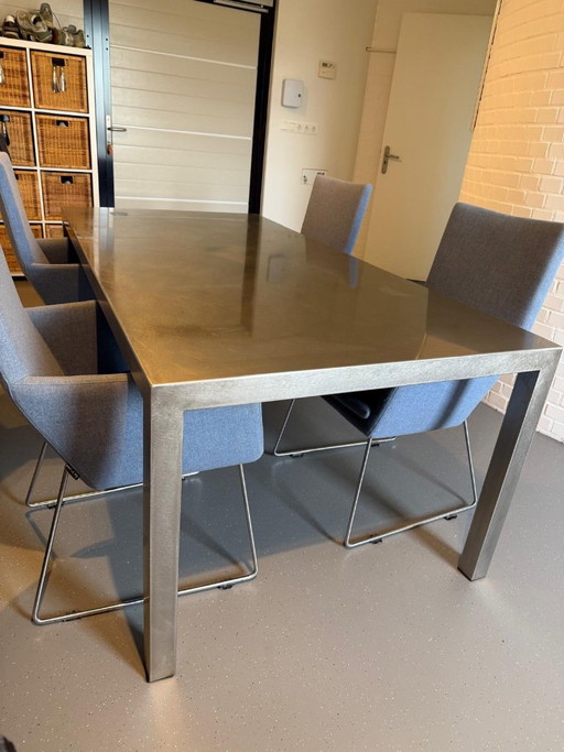 Table à manger en acier inoxydable Gerard van den Berg avec 4 chaises Donna
