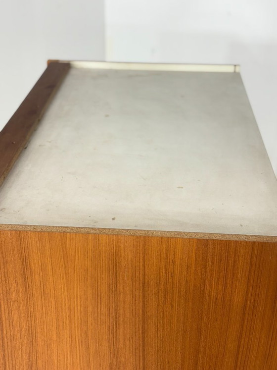 Image 1 of Hoogtepunt van Deens design: Tijdloze teakhouten kledingkast