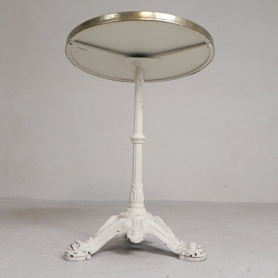 Image 1 of Mesa de bistró con patas de hierro fundido y tablero de mármol, década de 1920.