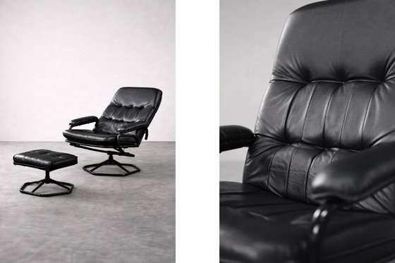 Image 1 of Poltrona girevole e pouf in pelle nera danese moderna vintage di metà secolo di Unico, anni '70, set di 2