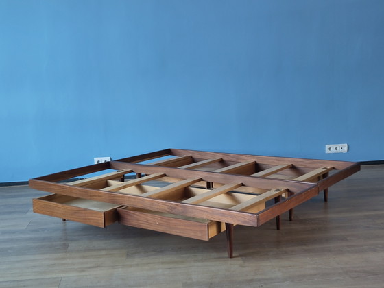 Image 1 of Divano letto vintage con cassetti in legno di teak.