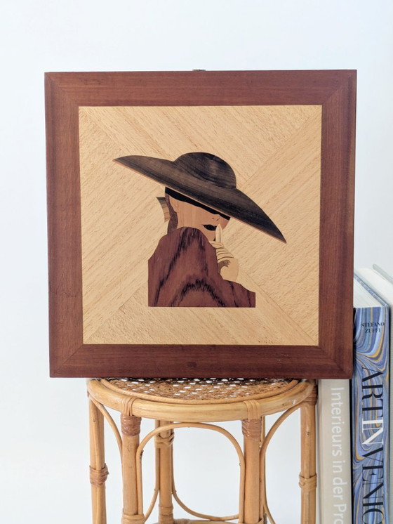 Image 1 of Arte da parete in legno intarsiato del Medioevo - Ritratto di donna elegante