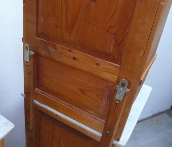 Image 1 of 2 Biedermeier Nachttische mit Vitrinen-Aufsatz um 1870, Naturholz + Facettenglas