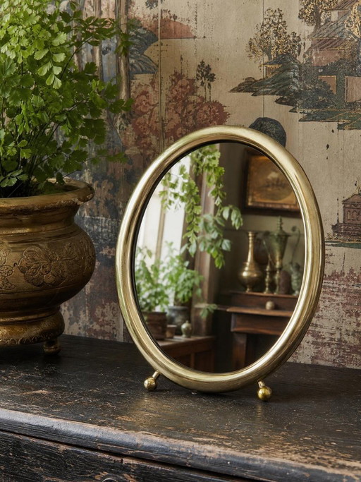 Ovale tafelspiegel met een vintage gouden metalen lijst uit de jaren 1950-1960.