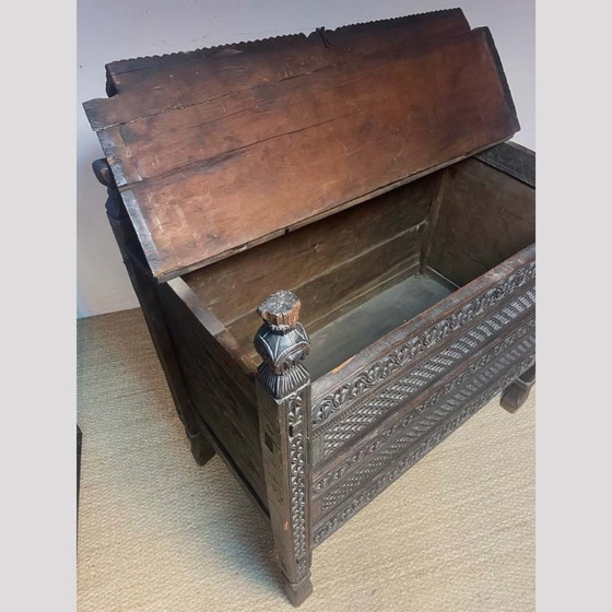 Image 1 of Grand coffre afghan, travail du début du XXe siècle