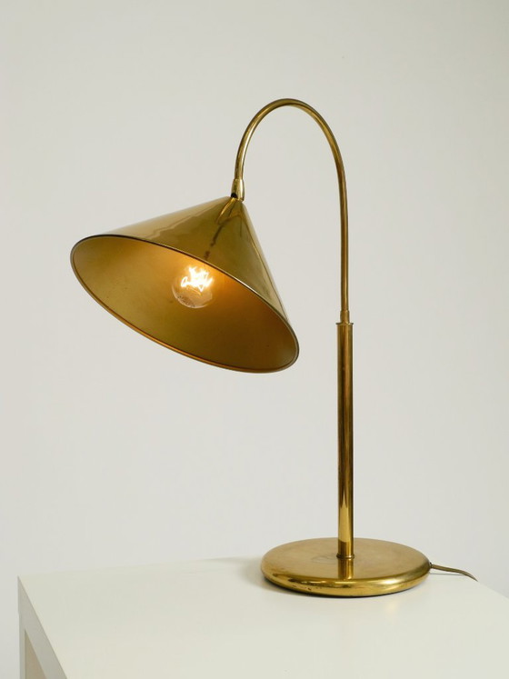 Bella, grande, originale lampada da tavolo in ottone con paralume conico, Mid-Century Modern (photo 4 of 20)