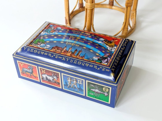 Image 1 of Vintage blikken doos met Duitse dierenriem | Hemels decor uit de jaren 60