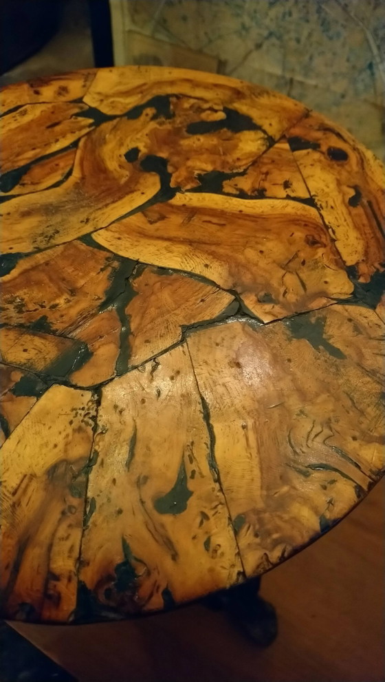 Sgabello brutalista a treppiede realizzato con ceppi di vite. – Sgabelli, Wood (photo 13 of 17)