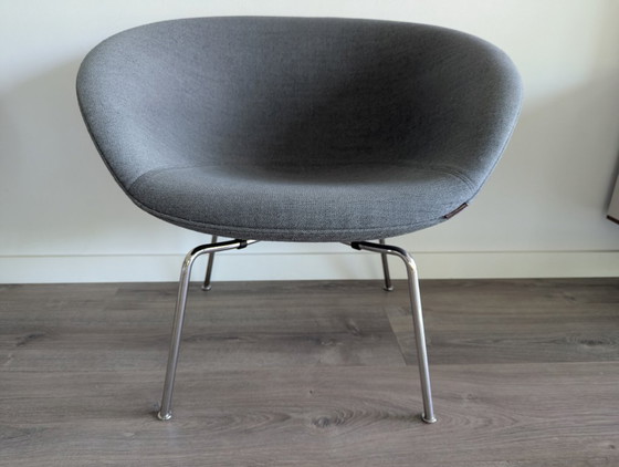 Image 1 of Silla de salón con forma de maceta
