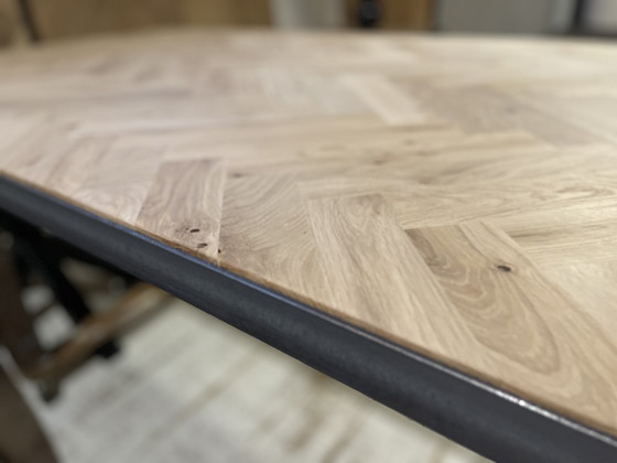 Image 1 of Eettafel visgraat eikenhout.   € 995,-