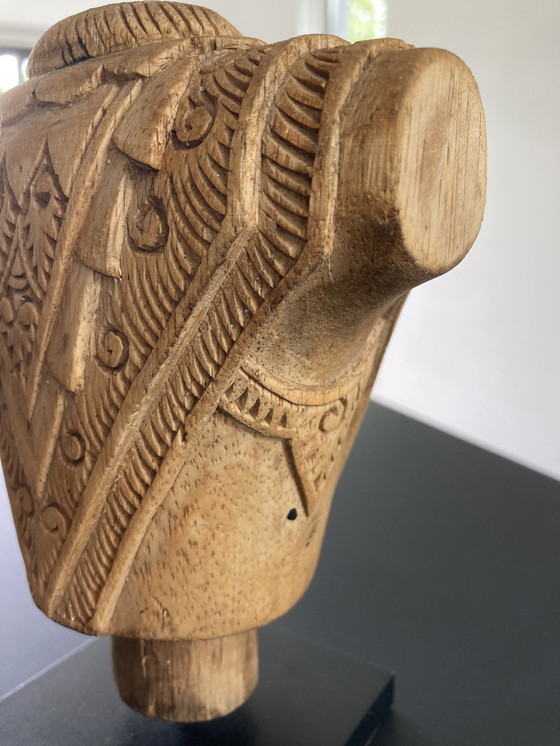 Image 1 of Statuetta in legno intagliato di corazza, altezza 17 cm