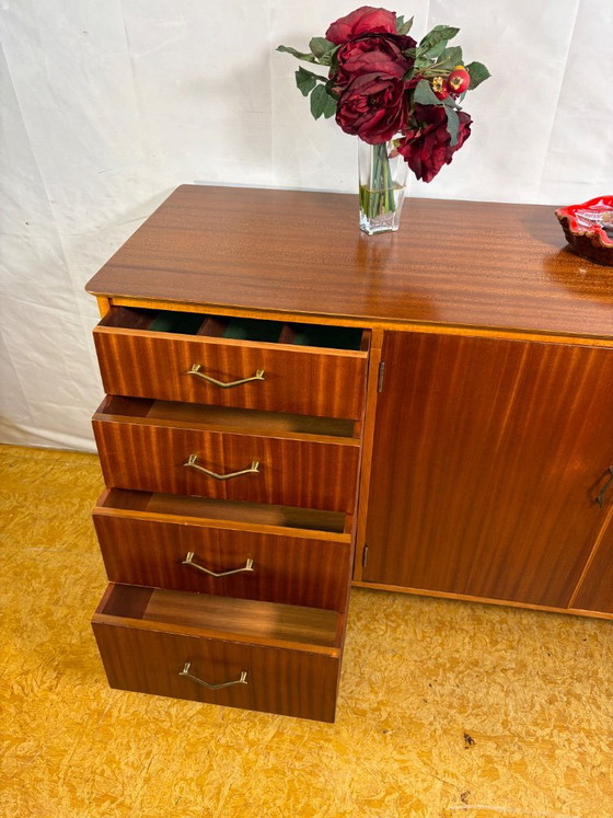 Credenza vintage in teak di Remploy | Anni '50-'60 | Design britannico di metà secolo Una superba credenza (photo 3 of 8)