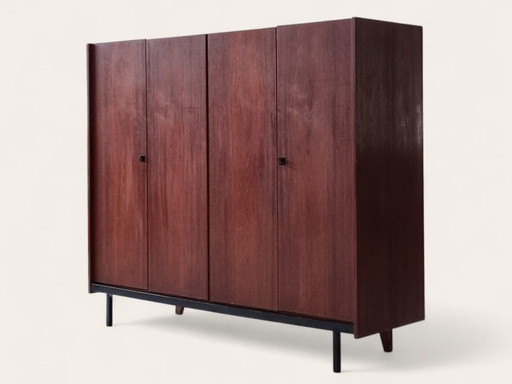 guardarropa de mediados de siglo