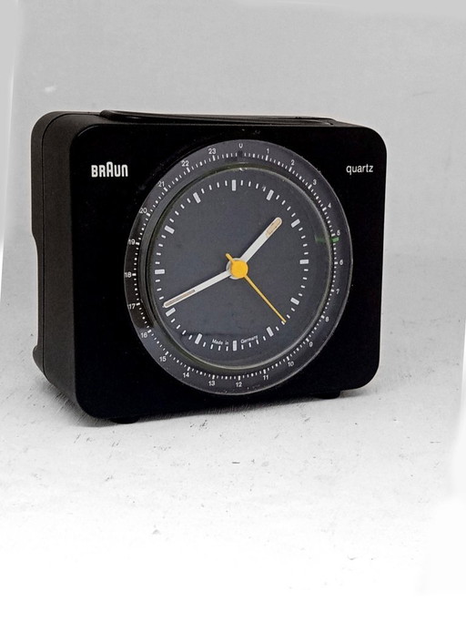 Braun Design Dietrich Lubs in den Jahren '80 Uhr Megamatic ab11 Typ 4834