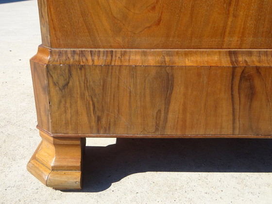 Image 1 of Commode Louis Philippe en noyer et ronce de noyer