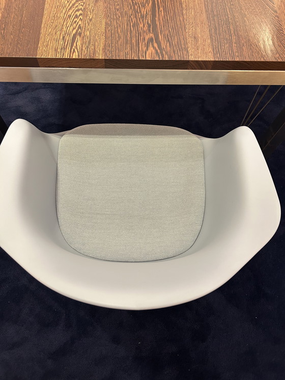 Image 1 of 8 x Eames Kunststoff-Sessel DAR