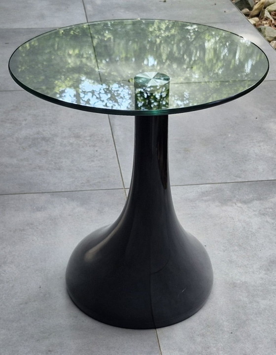 Side table, teardrop-shaped, black base with thick glass – Metal (photo 5 of 9)