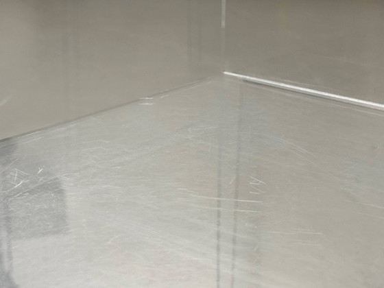 Image 1 of Set di 2 tavolini laterali/impilabili in plexiglass in stile Space Age, anni '70