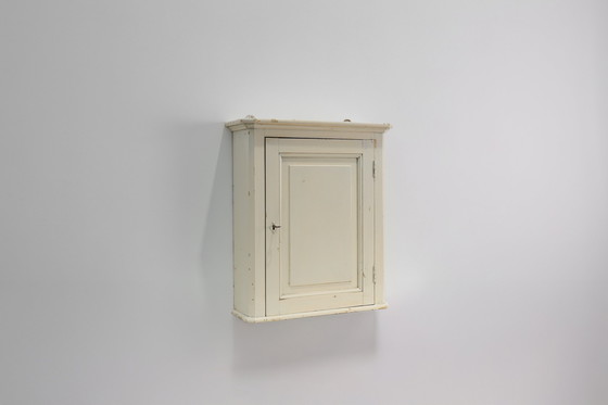 Image 1 of Wit houten medicijnkastje in art-decostijl, Frankrijk 1920