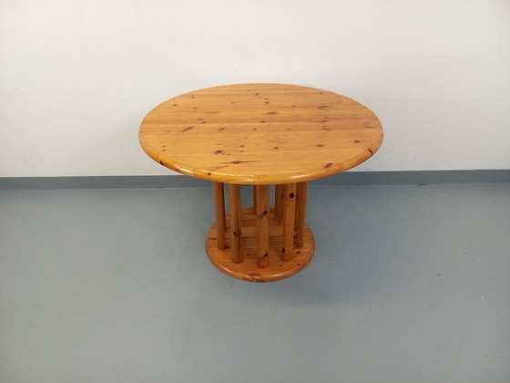Image 1 of Table à manger ronde scandinave vintage style Rainer Daumiller en pin des années 60 70 avec rallonge