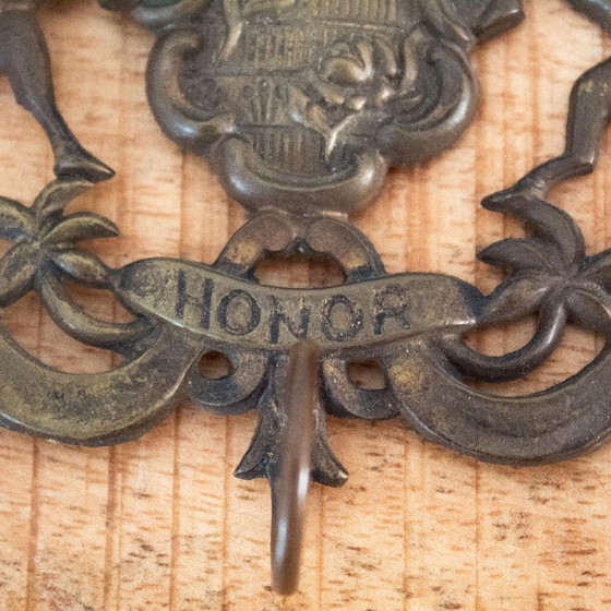 Image 1 of Vintage Messing Sleutelrek Met Hond, Hert En Ridder: Italiaans Heraldish Ontwerp
