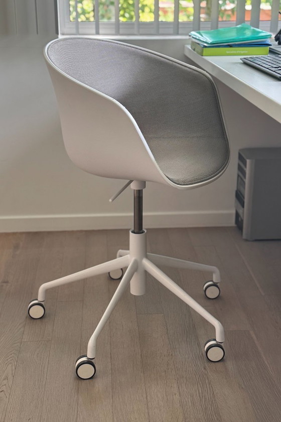 Image 1 of 2 chaises de bureau HAY