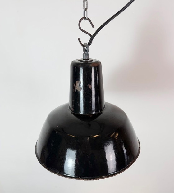 Industrial Black Enamel Factory Pendant Lamp, 1950s, Metal, Industrieel (photo 7 of 15)