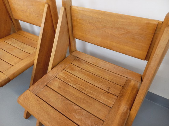 Image 1 of Set van 4 vintage brutalistische stoelen van massief eikenhout uit de jaren 60 en 70.