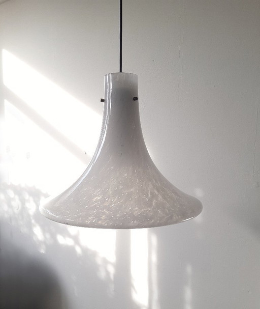 Glashütte Limburg glazen hanglamp model L4234, mondgeblazen streaky hanglamp XXL, jaren 70 glazen lamp