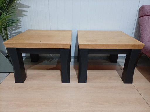 Table carrée (2 pièces disponibles)