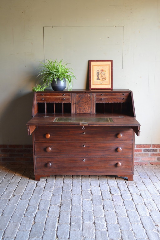 Secrétaire, bureau ancien en bois d'acajou.