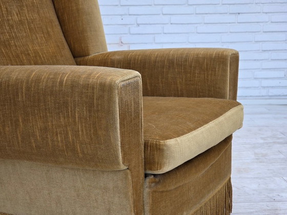 Image 1 of Deense fauteuil met hoge rugleuning uit de jaren 70, bekleed met honinggeel meubelvelours.