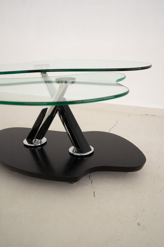 Image 1 of Tavolino con piano in vetro organico