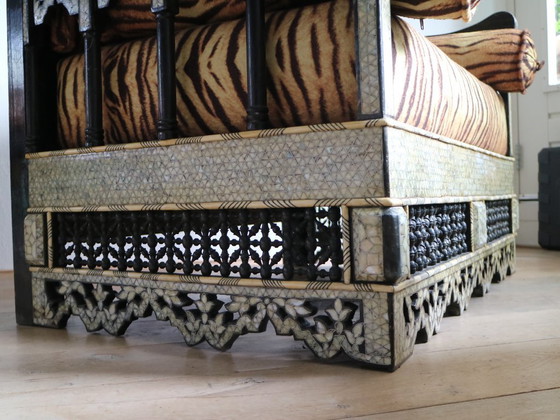 Image 1 of Poltrona moresca vintage (Marocco) - Realizzata a mano negli anni '80