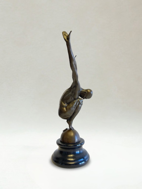 Image 1 of Art Deco style sculpture – Male nude in balance – Decorative bronze – 29 cm
