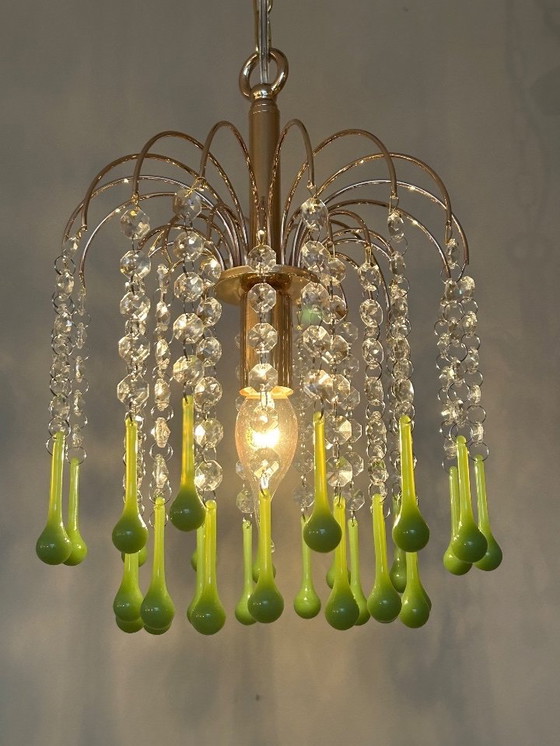 Image 1 of Lustre Vintage en cristal vert opalin en forme de goutte d'eau