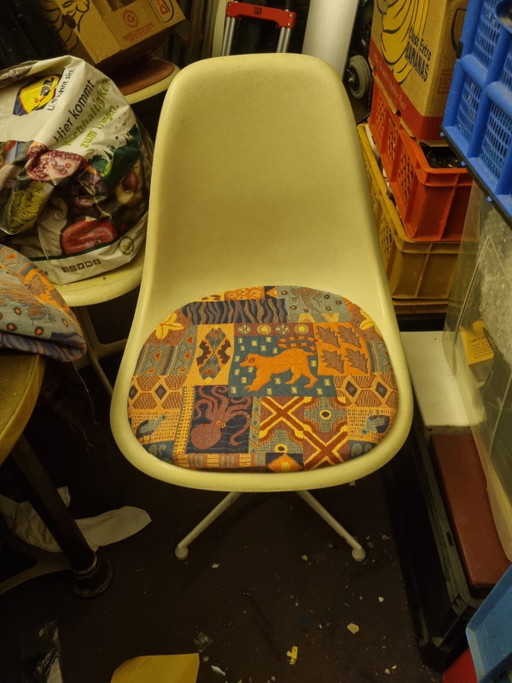 Original Herman Miller Eames Fiberglass Side Chair Vintage