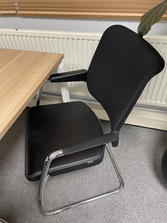 Image 1 of Vergadertafel met 4 Giersbergen stoelen 