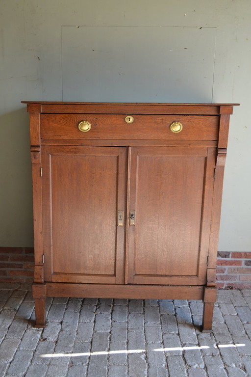 Armadio da bambina in rovere antico stile Empire.