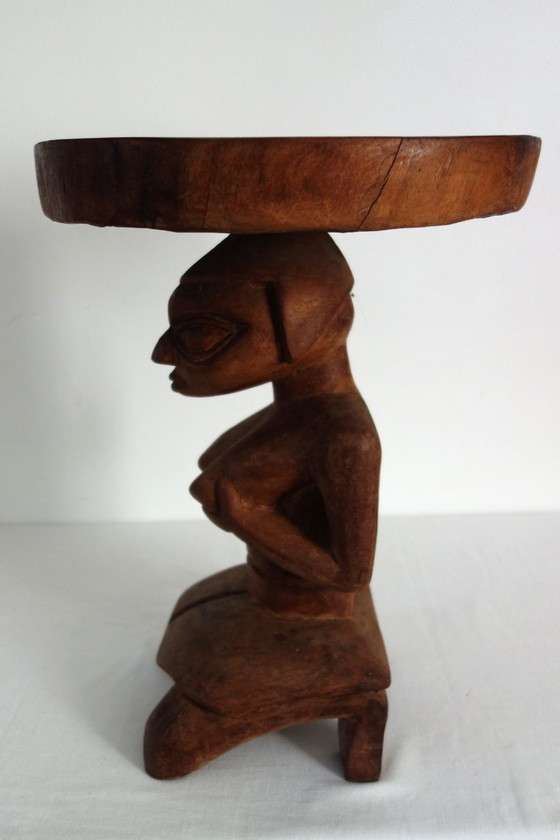 Image 1 of Sgabello da donna Luba intagliato in stile africano d'epoca